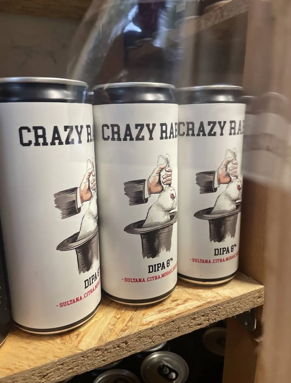 Scaffali e frigo delle birre