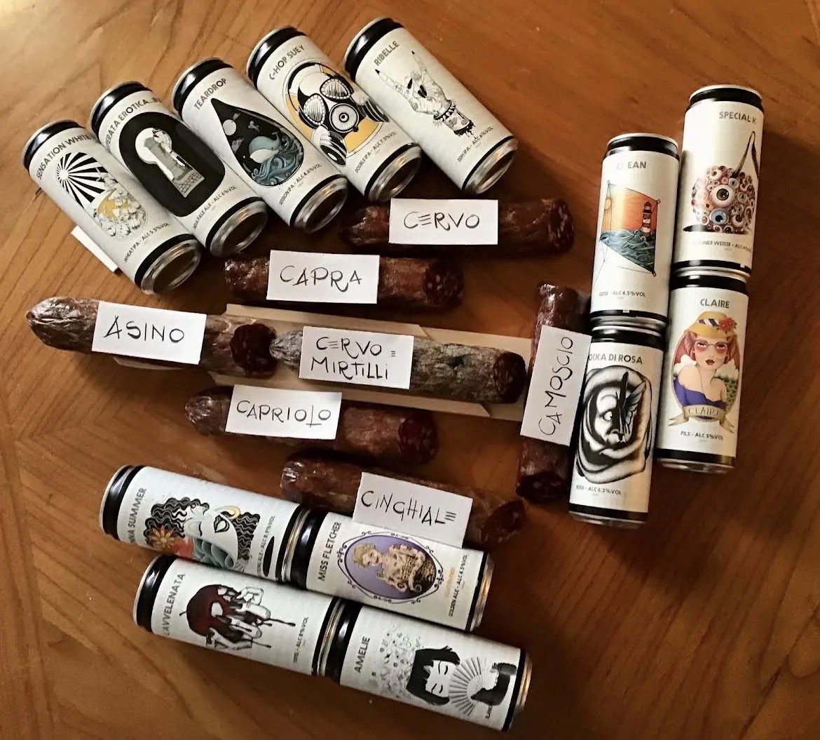 Scaffali della bottega Musica & Birra